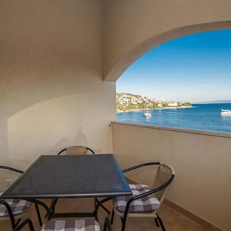 Apartments Villa Sea 1838 Guest house Trogir