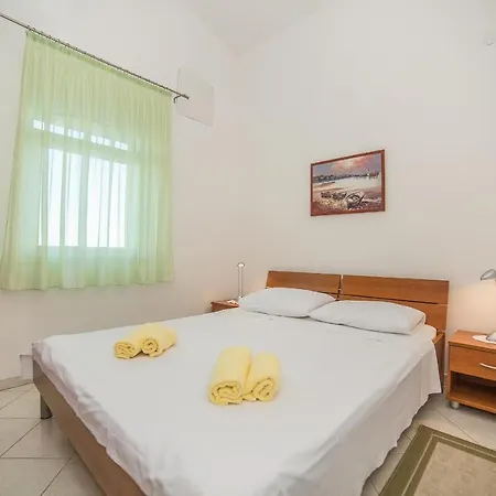 Guest house Apartments Villa Sea 1838 Trogir