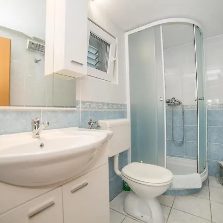 Apartments Villa Sea 1838 3* Trogir