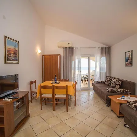 Apartments Villa Sea 1838 3* Трогир
