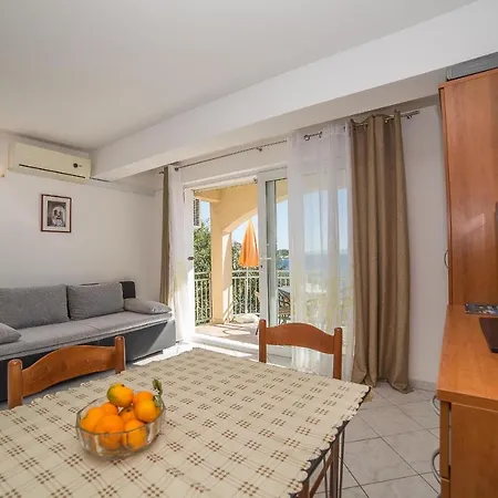 Apartments Villa Sea 1838 3* Трогир