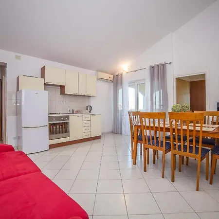 Apartments Villa Sea 1838 3*