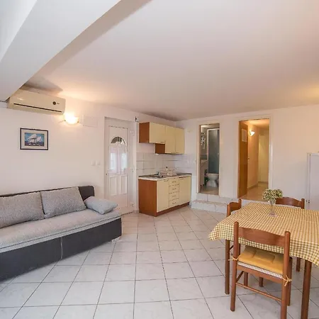 Apartments Villa Sea 1838 Трогир